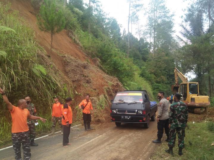Setelah Tertimbun Longsor, Jalur Wonosobo-Kaliangkrik Sudah Kembali Normal